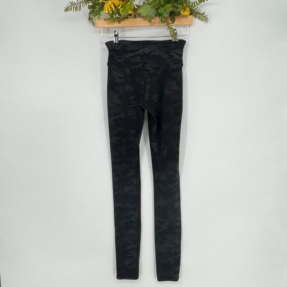 SPANX Faux Leather Camo Leggings Size XS - Picture 8 of 12